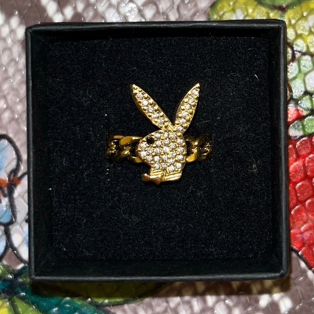 Playboy x Dalmata | NWT | gold plate rabbit head chain ring - Picture 2 of 6